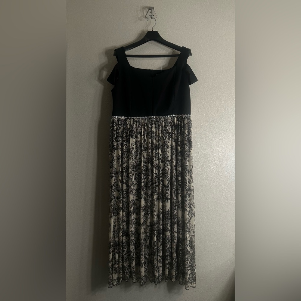 Black and White Pleated Maxi Sundress Cold Shoulder
